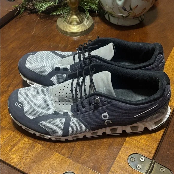 On Running Men's Gray and Black Athletic Shoes - Picture 3 of 4